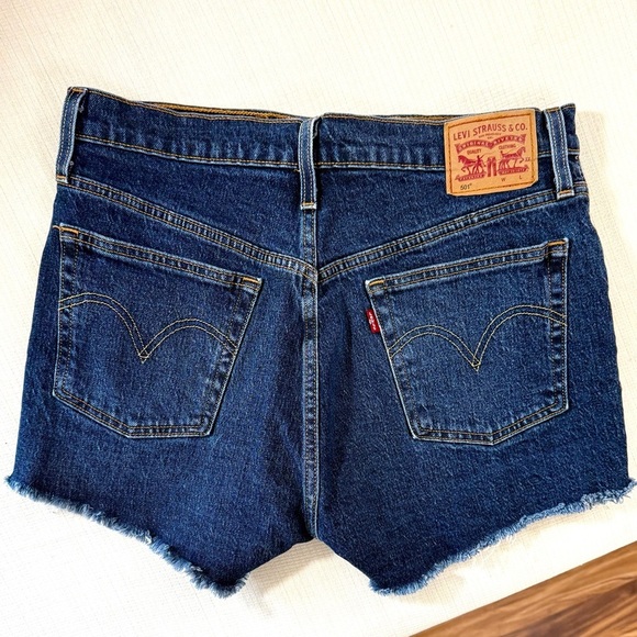 Levi's 501 Women's Dark Denim Button-fly Shorts - Picture 4 of 6